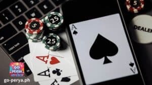 Ang Baccarat ay isa sa mga kakaibang laro sa mesa na maaari mong laruin sa isang casino. Hindi tulad ng karamihan sa mga laro ng card, hindi kailanman hinawakan ng mga manlalaro ang mga card. Bilang karagdagan, maaari kang tumaya sa alinman sa Player o Banker card. Maraming uri ng baccarat card game, ang pinakasimpleng bersyon ay mini baccarat.